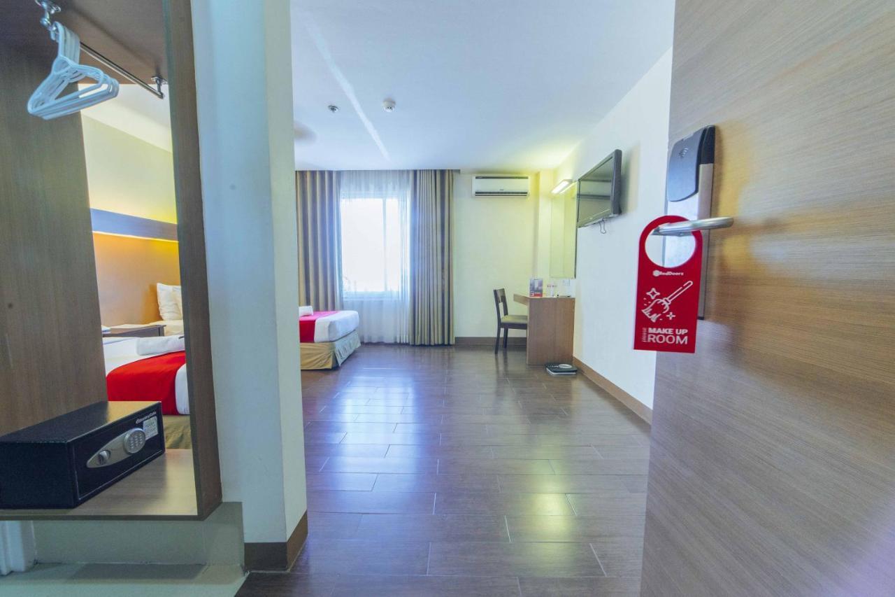 מלון Davao City Reddoorz Premium @ The Ritz Garden Oases מראה חיצוני תמונה