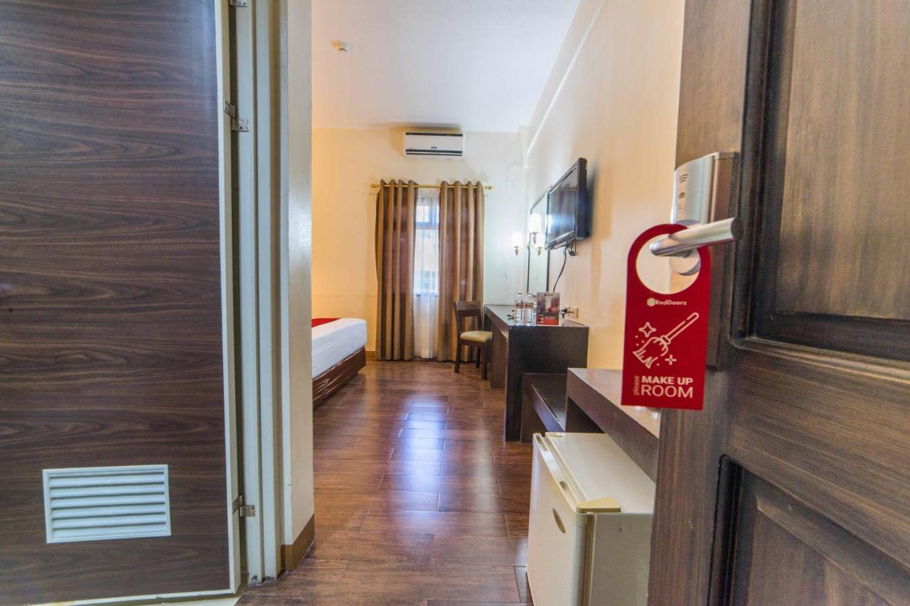 מלון Davao City Reddoorz Premium @ The Ritz Garden Oases מראה חיצוני תמונה